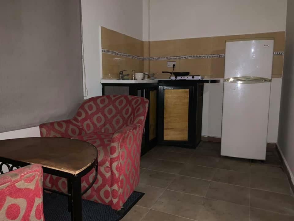 Vlv International Guest House Kololi Ngoại thất bức ảnh
